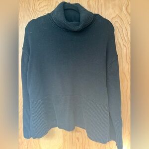 GAP Black Turtleneck Sweater with Ribbed Texture